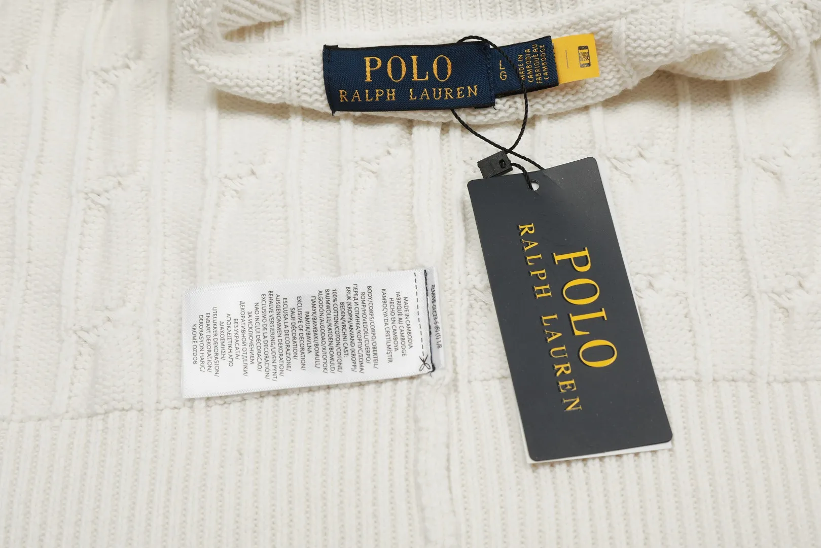 P230 Top quality" Style number: DS006# (not off the shelves all year round) [Ralph Lauren round neck solid color pony embroidery logo twist knitted cardigan] ✅Ralph Lauren Ralph Lauren classic basic versatile knitted cardigan jacket for all seasons ✅Main supplier platform live broadcast Wholesale entity Replacement if out of stock Not off the shelf ✅ZP quality 1:1 version Scan the code to enter the GF website Counter quality ✅Detailed quality The only one in Guangzhou Imported quality cotton yarn Focus on high-end, cost-effective, and good quality. Needless to say, the version is restored to the original version. The maximum size can be worn up to 160 pounds. Loose, comfortable and stress-free. ✅The upper body is simple and easy to match. A must-have for goddess ootd. Good-looking clothes are never picky. Must-have items in goddess wardrobe. Size: S- Navy blue white label Navy blue red label
